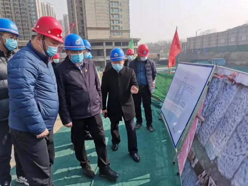 市委常委、市政府黨組成員魏建平調(diào)研左掖門游園停車場項(xiàng)目建設(shè)工作